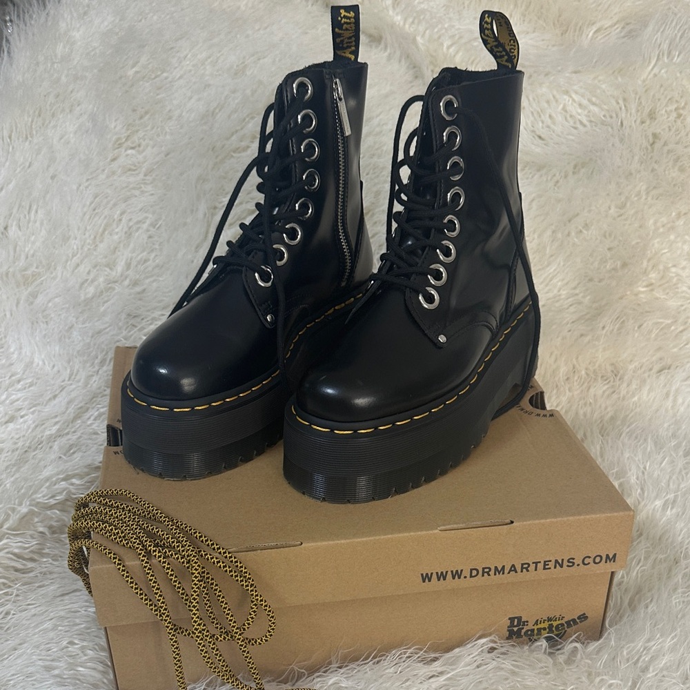 Dr. Martens Black Leather Jadon Max
